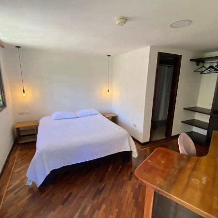 Hostal Alcala Quito Esterno foto