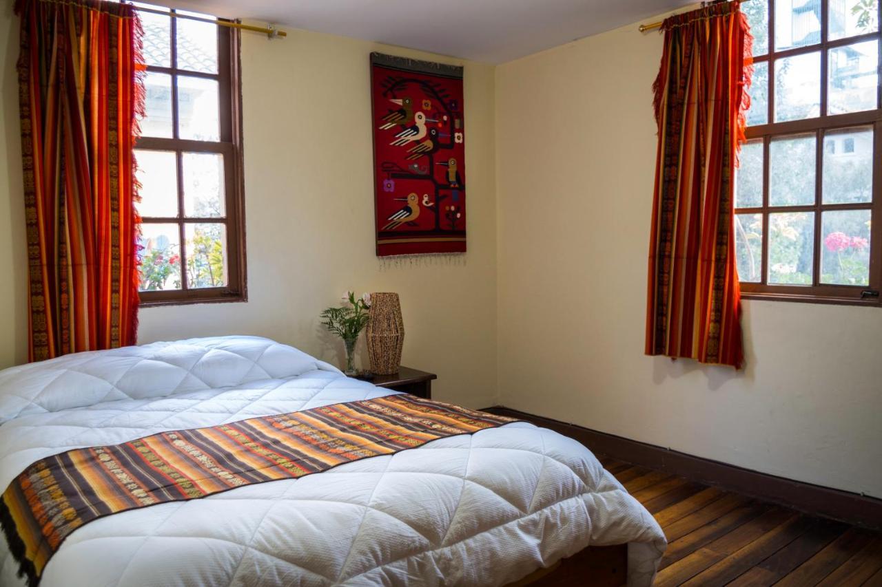 Hostal Alcala Quito Esterno foto