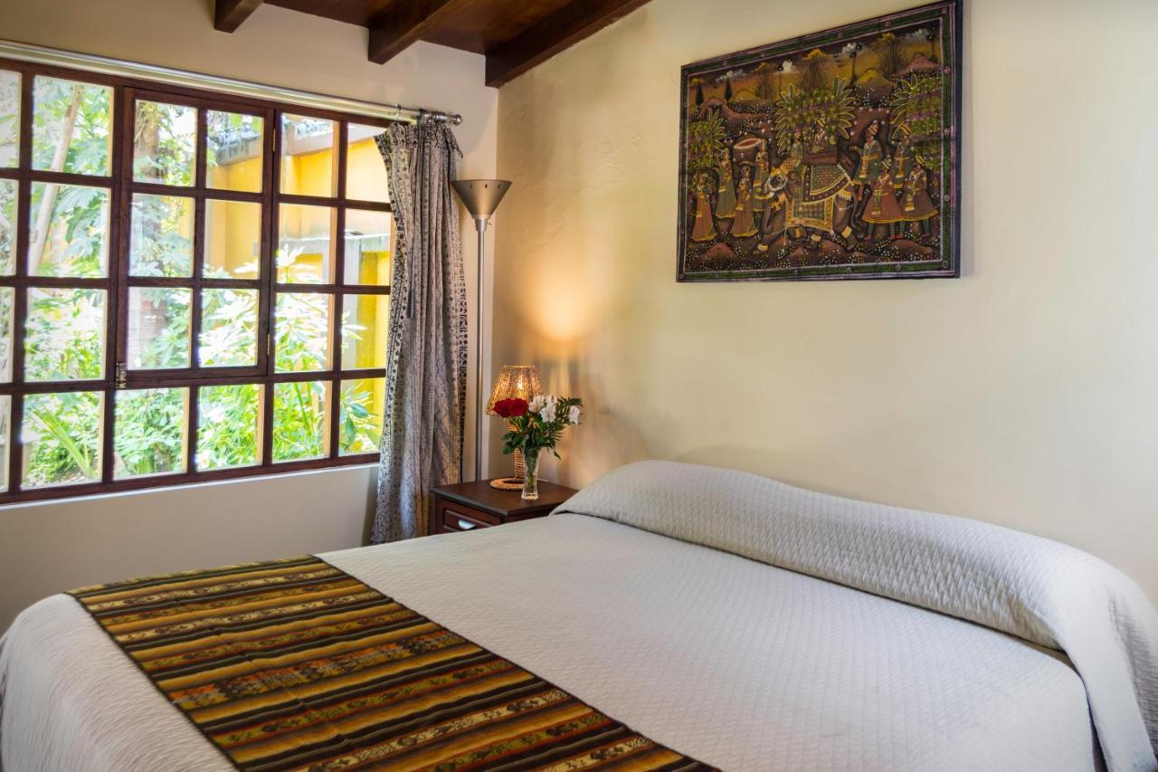 Hostal Alcala Quito Esterno foto