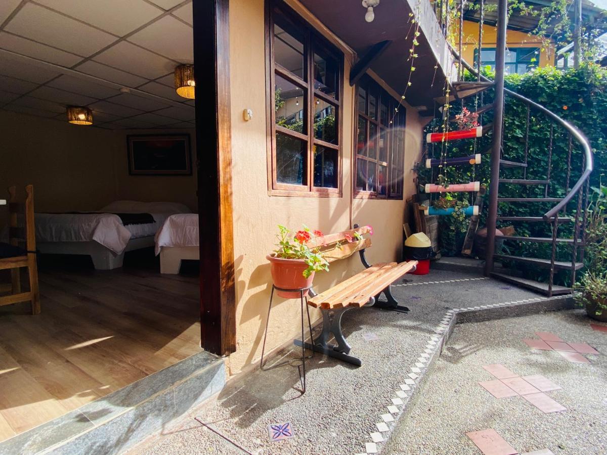 Hostal Alcala Quito Esterno foto
