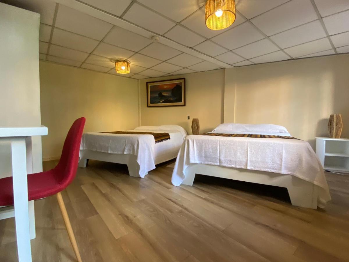 Hostal Alcala Quito Esterno foto