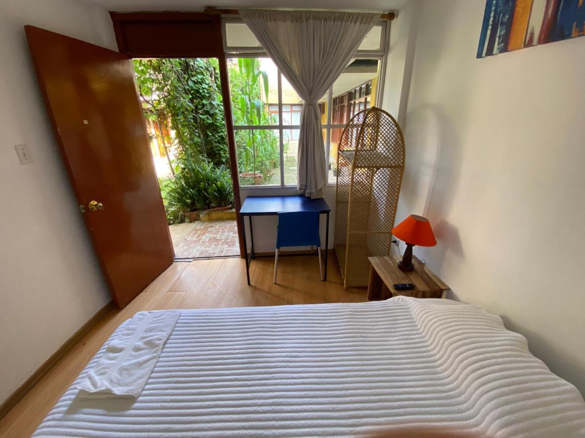 Hostal Alcala Quito Esterno foto