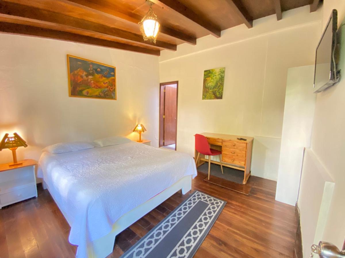 Hostal Alcala Quito Esterno foto
