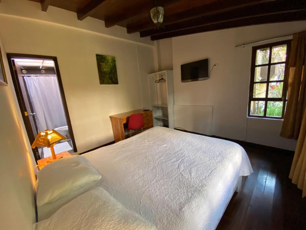 Hostal Alcala Quito Esterno foto