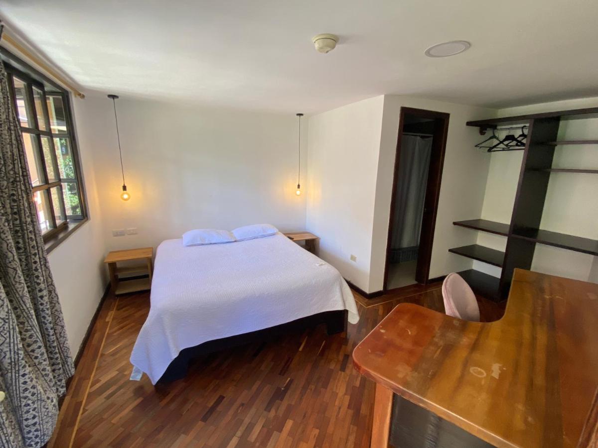 Hostal Alcala Quito Esterno foto