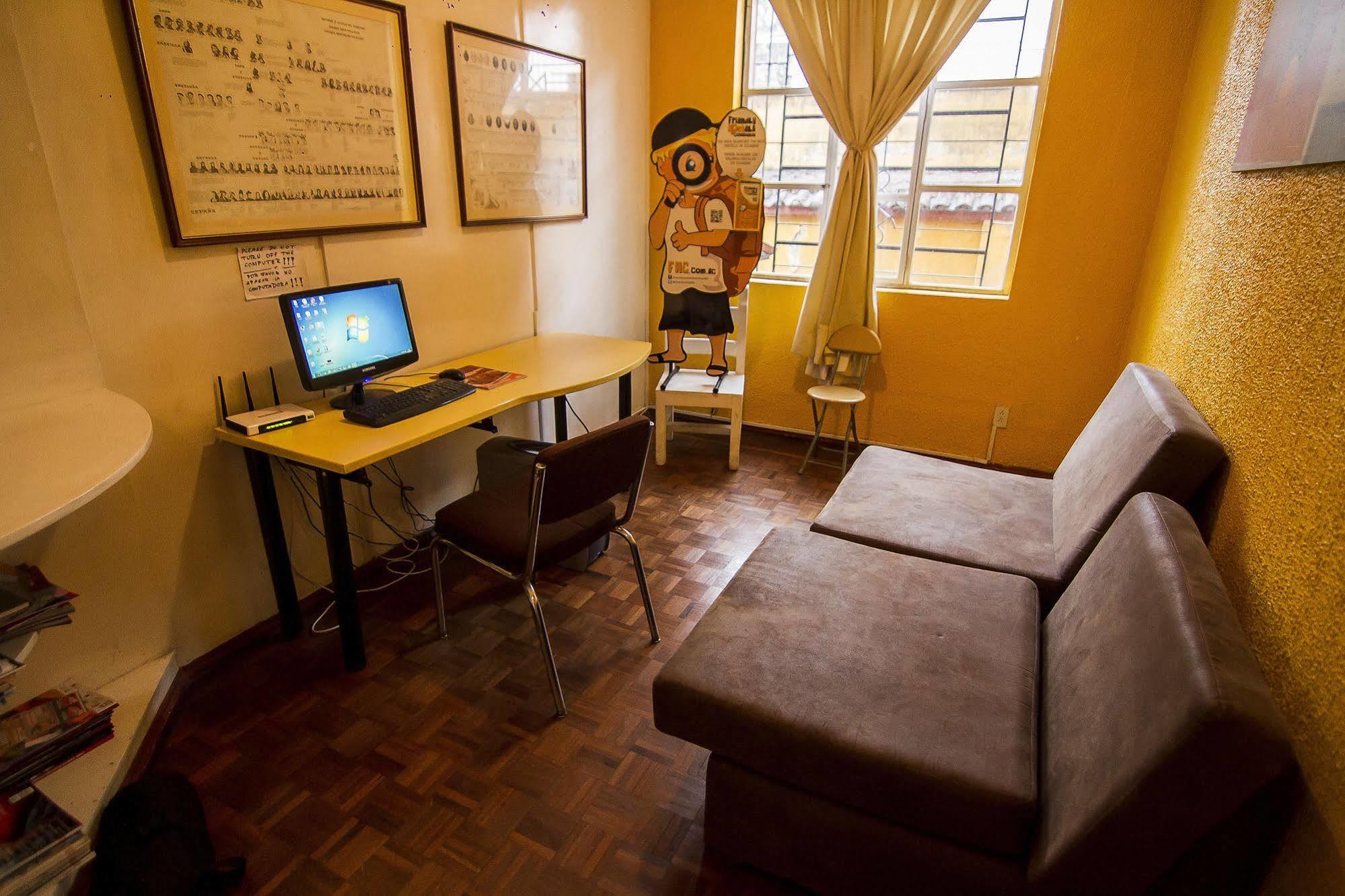 Hostal Alcala Quito Esterno foto