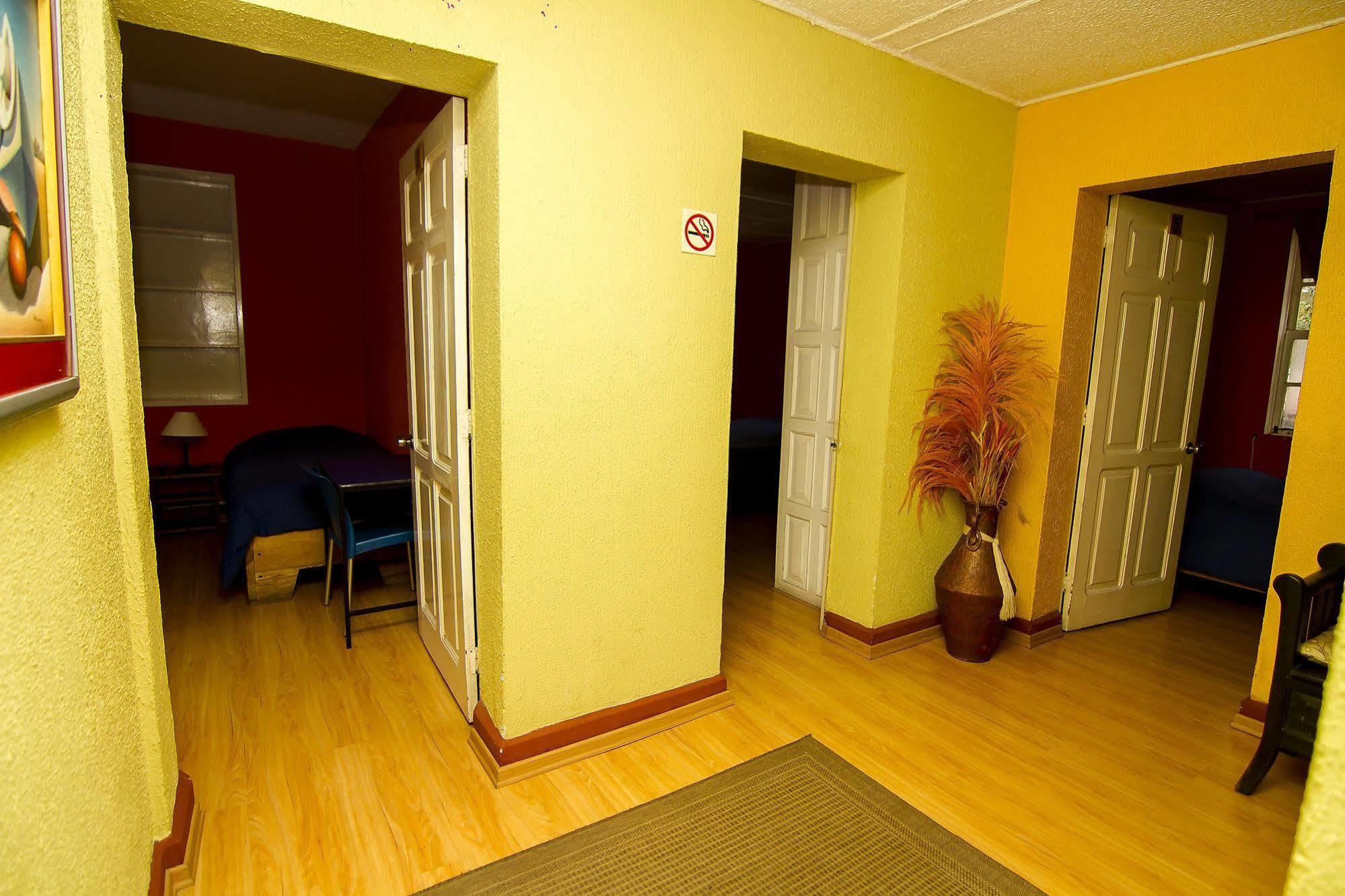 Hostal Alcala Quito Esterno foto