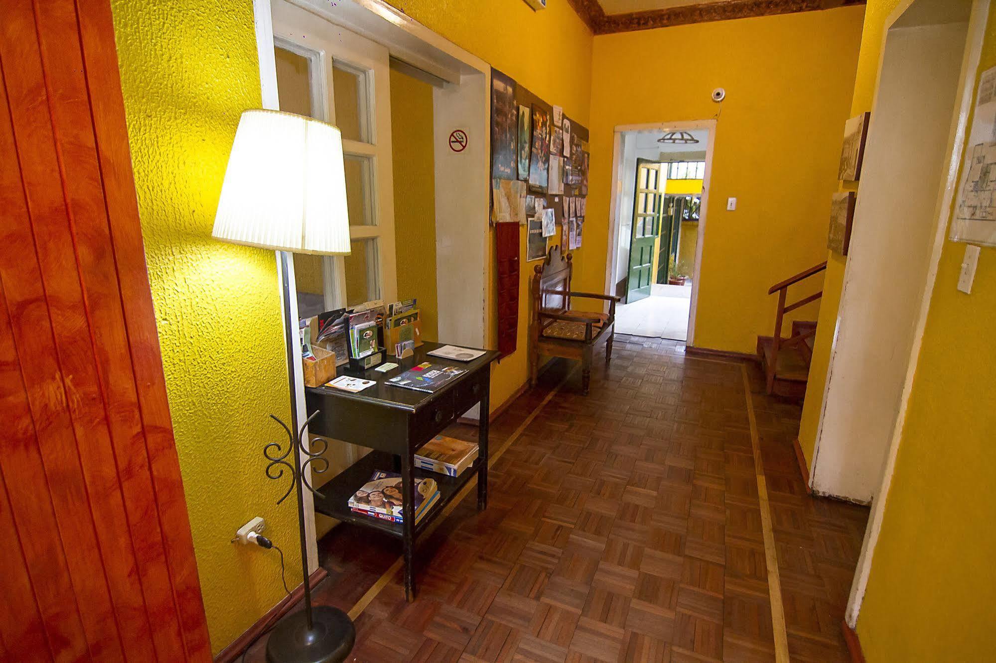 Hostal Alcala Quito Esterno foto