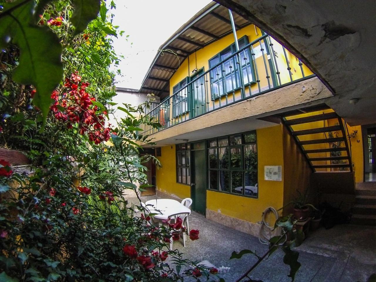 Hostal Alcala Quito Esterno foto