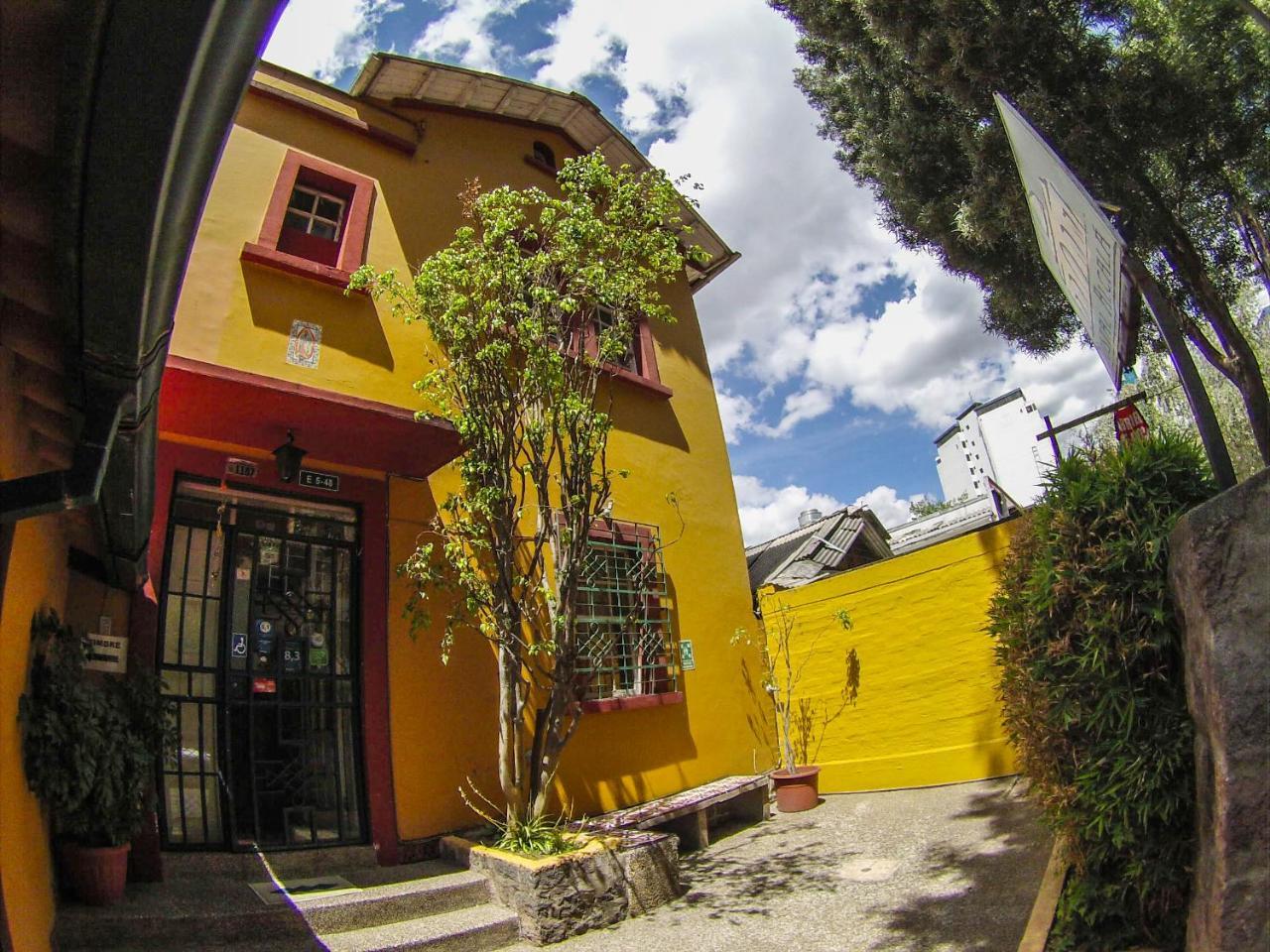 Hostal Alcala Quito Esterno foto