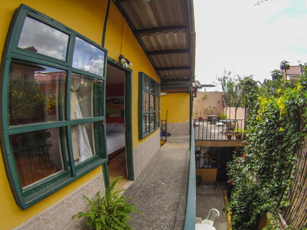 Hostal Alcala Quito Esterno foto